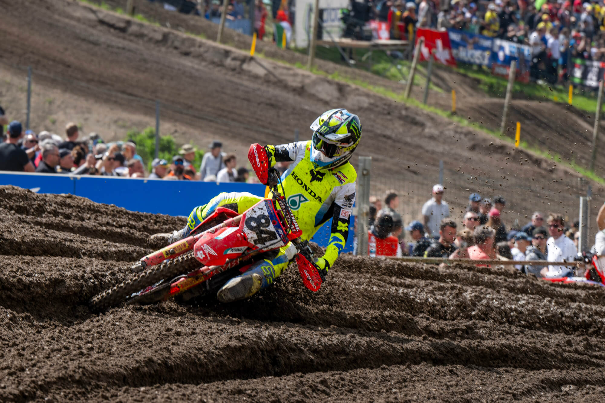 MXGP 特伦蒂诺分站赛：赫灵斯上演史诗级超车表现，斩获分站冠军