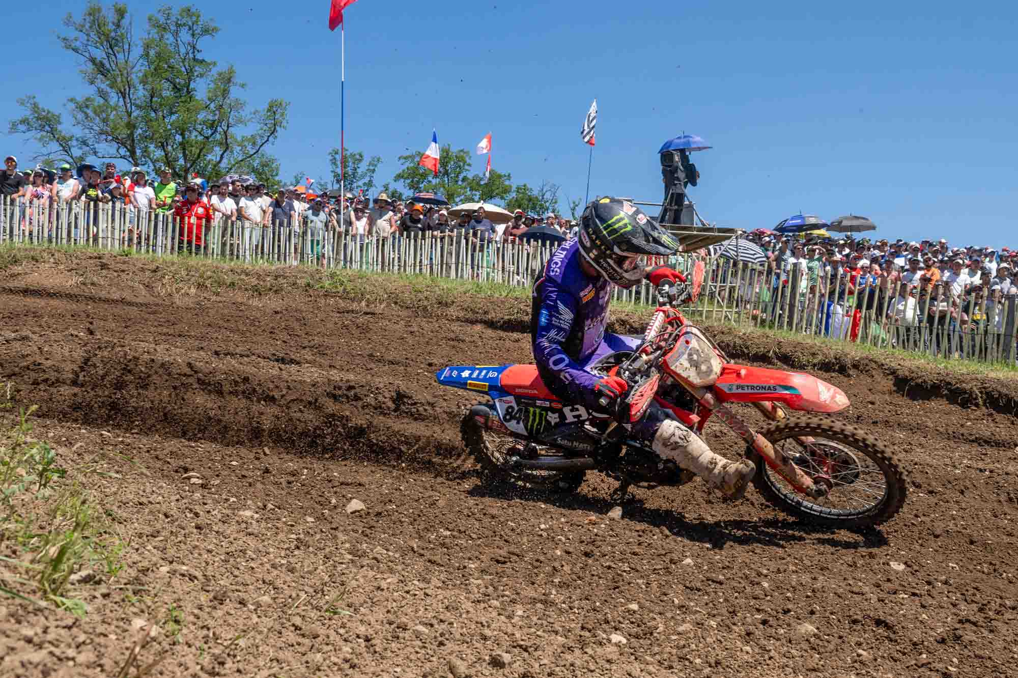 MXGP 法国分站赛：赫灵斯奋力角逐拿下分站冠军，六站赛事三度登顶
