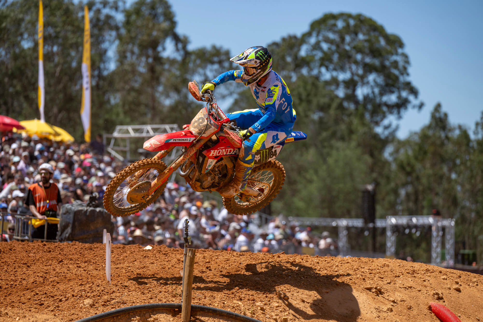MXGP 葡萄牙分站赛：赫灵斯激战对决实现两连胜，斩获赛季第五座分站冠军
