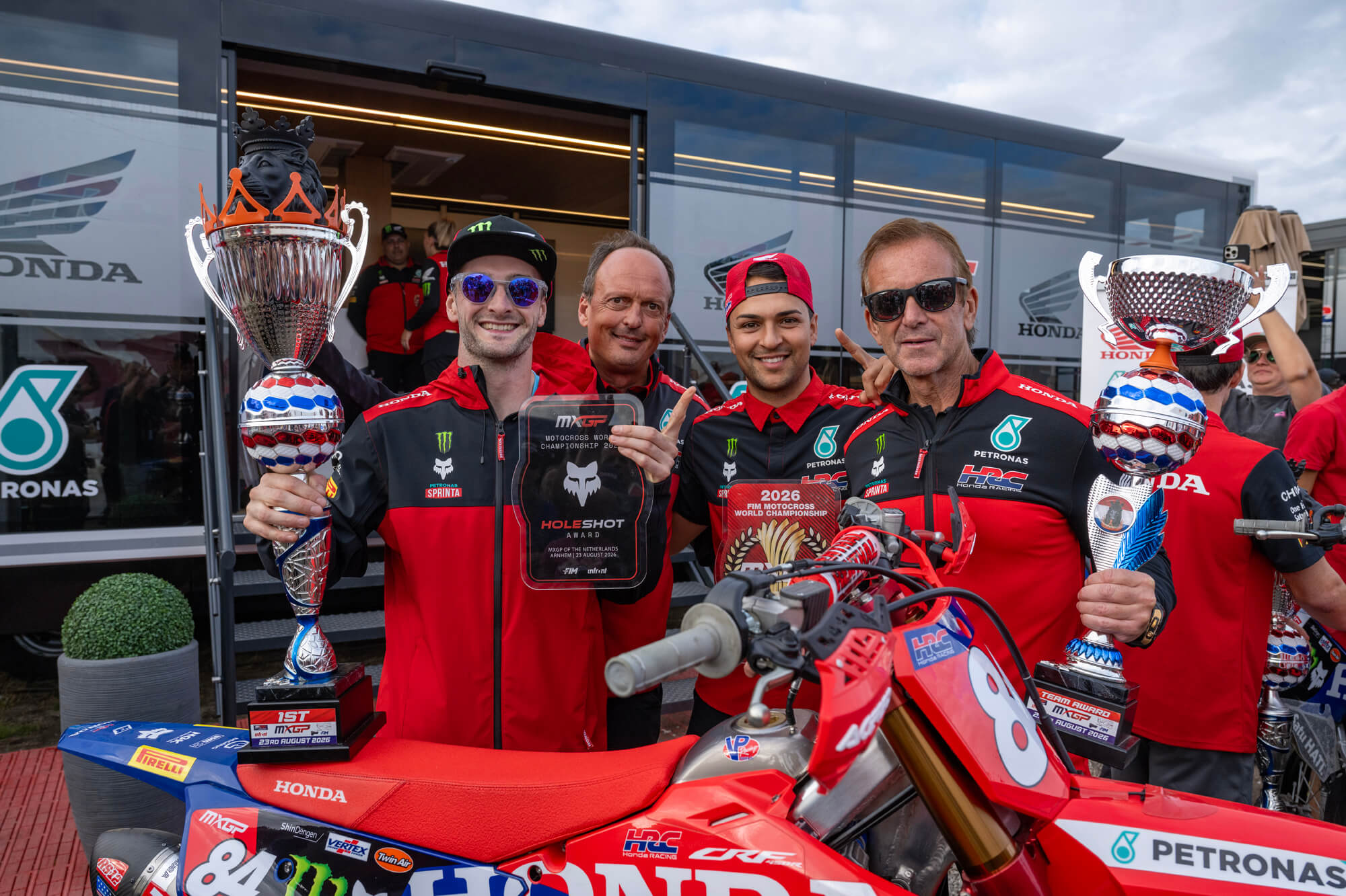 MXGP 荷兰分站赛：赫灵斯两回合全胜再度拿下主场大奖赛冠军，积分优势扩大至 143 分