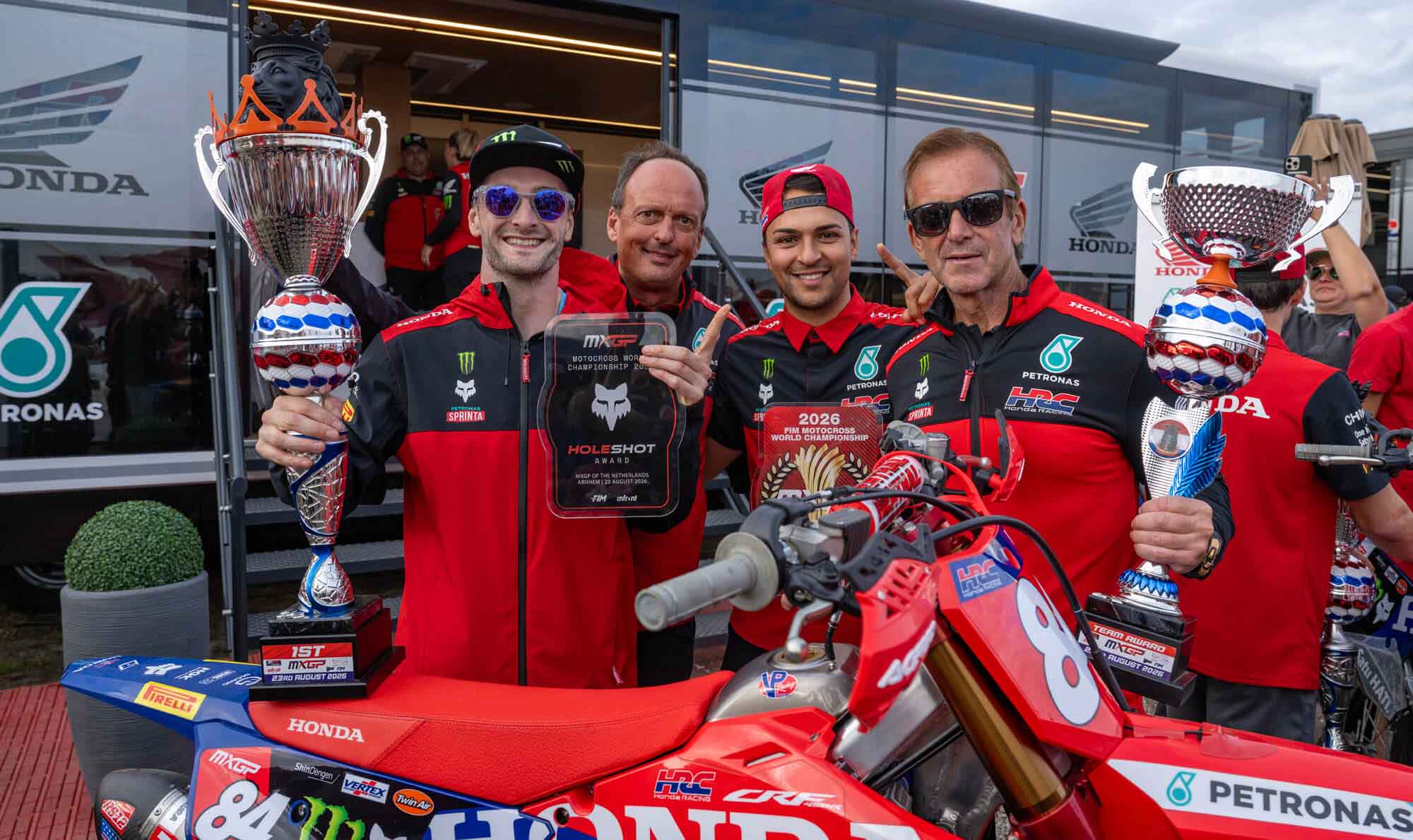 MXGP 荷兰分站赛：赫灵斯两回合全胜再度拿下主场大奖赛冠军，积分优势扩大至 143 分