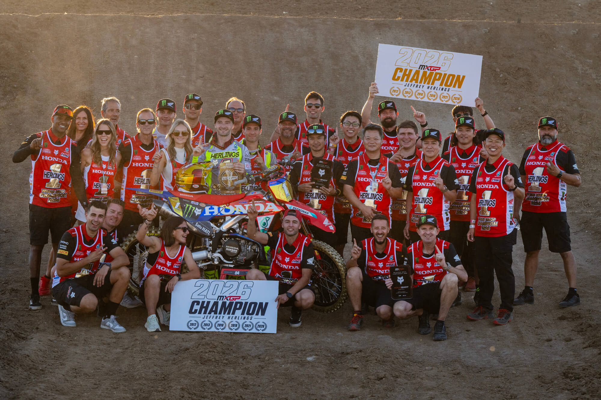 MXGP 土耳其分站赛：赫灵斯延续 17 回合连胜提前锁定年度总冠军