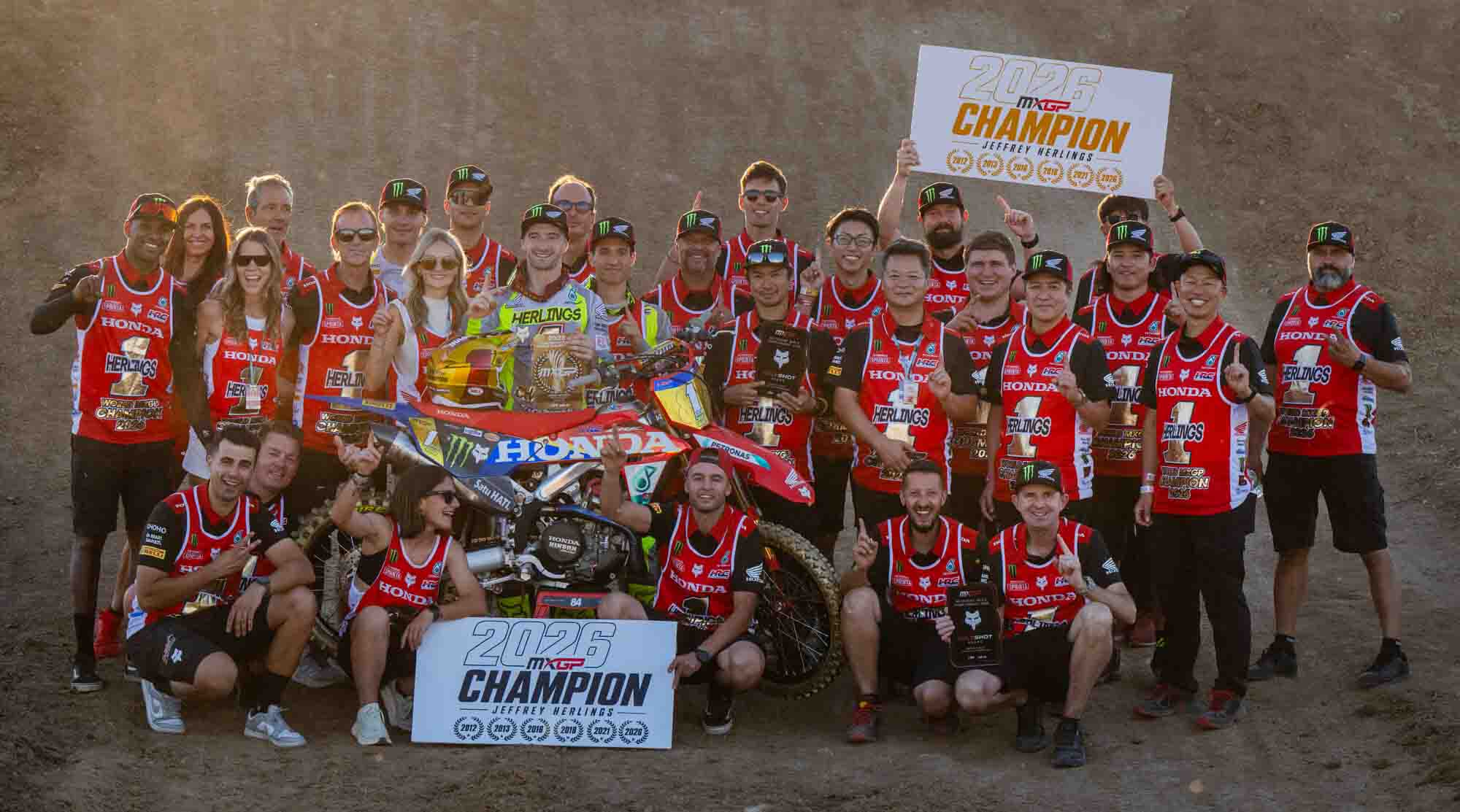 MXGP 土耳其分站赛：赫灵斯延续 17 回合连胜提前锁定年度总冠军