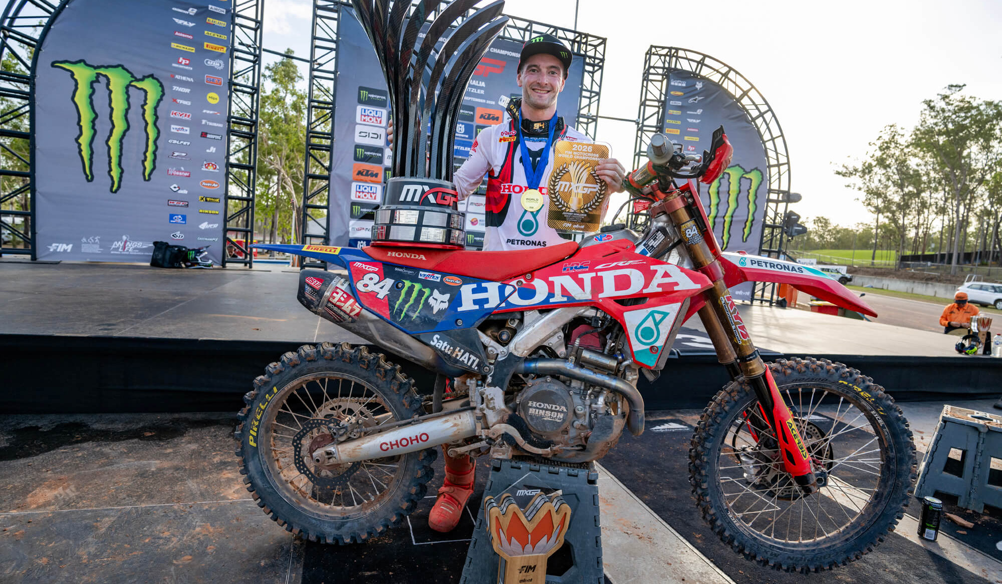 MXGP 澳大利亚收官站：赫灵斯携世界冠军头衔连胜收官，维奥收获年度第四
